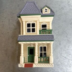 1987 Hallmark House on Main St. Ornament